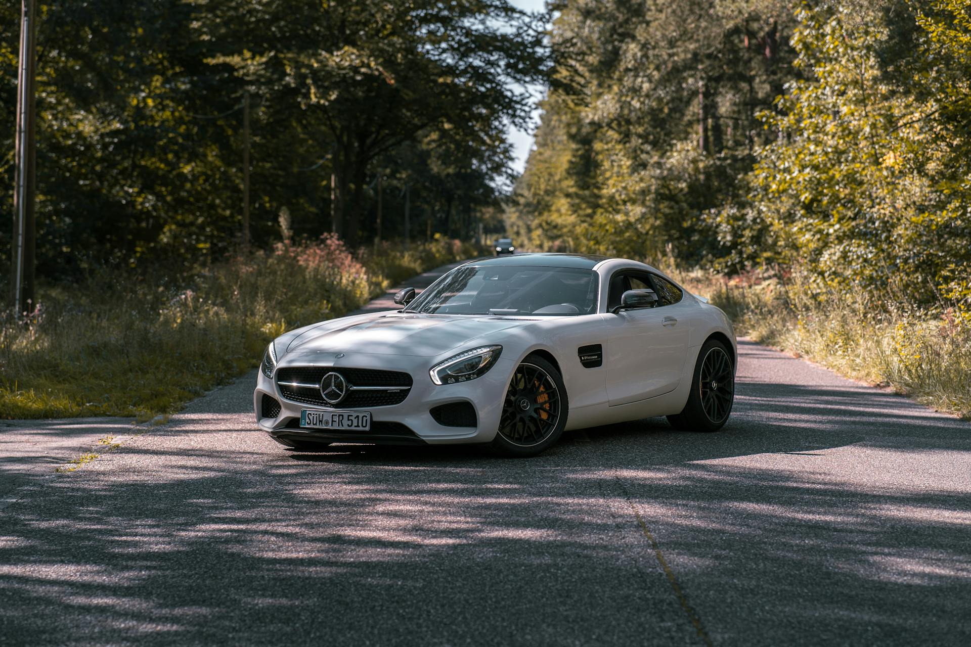 Conduite sur route de GT : quand le plaisir de conduire dépasse le circuit